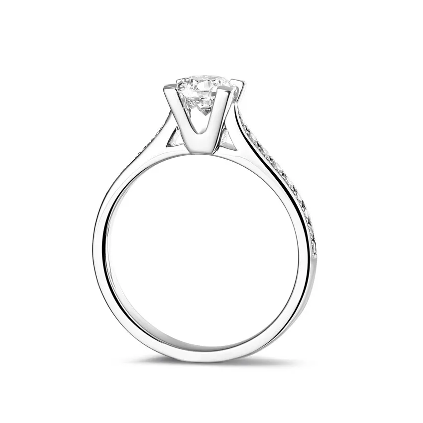 0.50 quilates anillo solitario diamante en platino con diamantes en los lados 