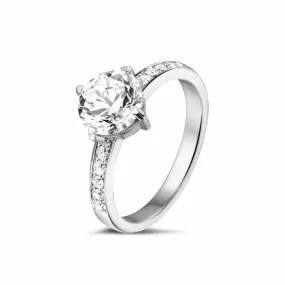 1.50 quilates anillo solitario diamante en platino con diamantes en los lados 