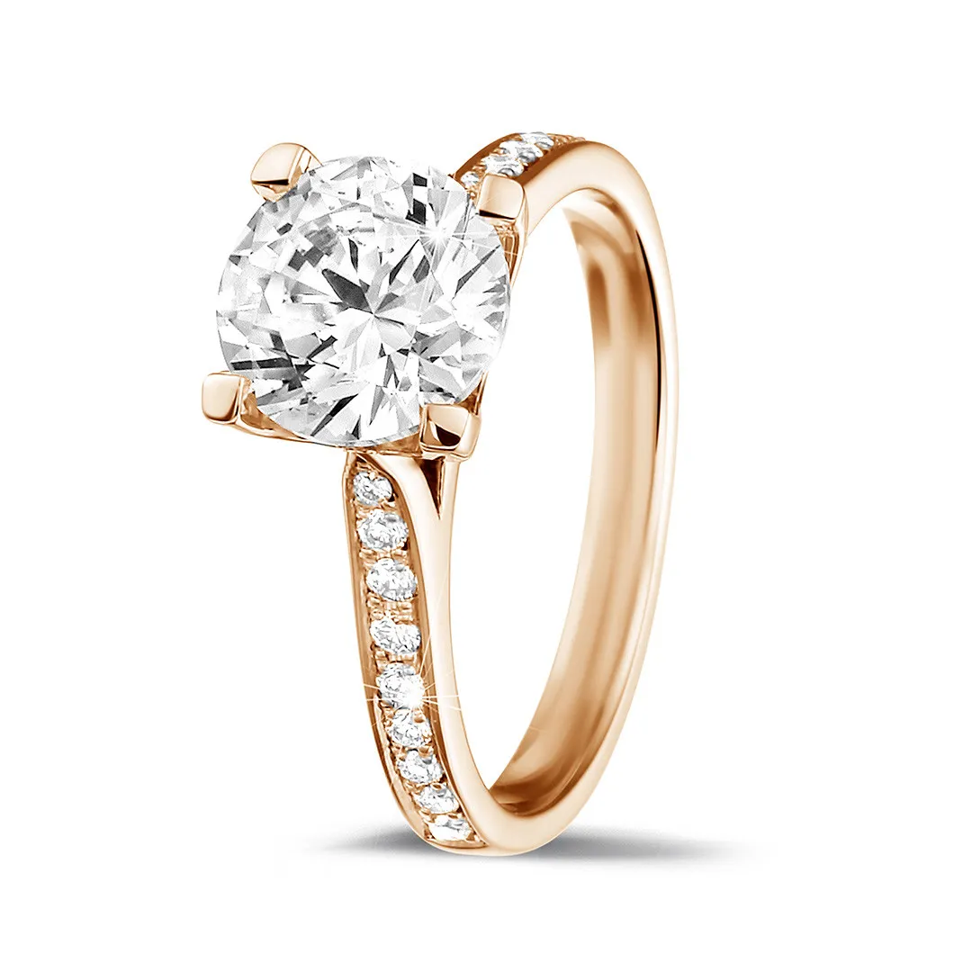 2.00 quilates anillo solitario diamante en oro rojo con diamantes en los lados 