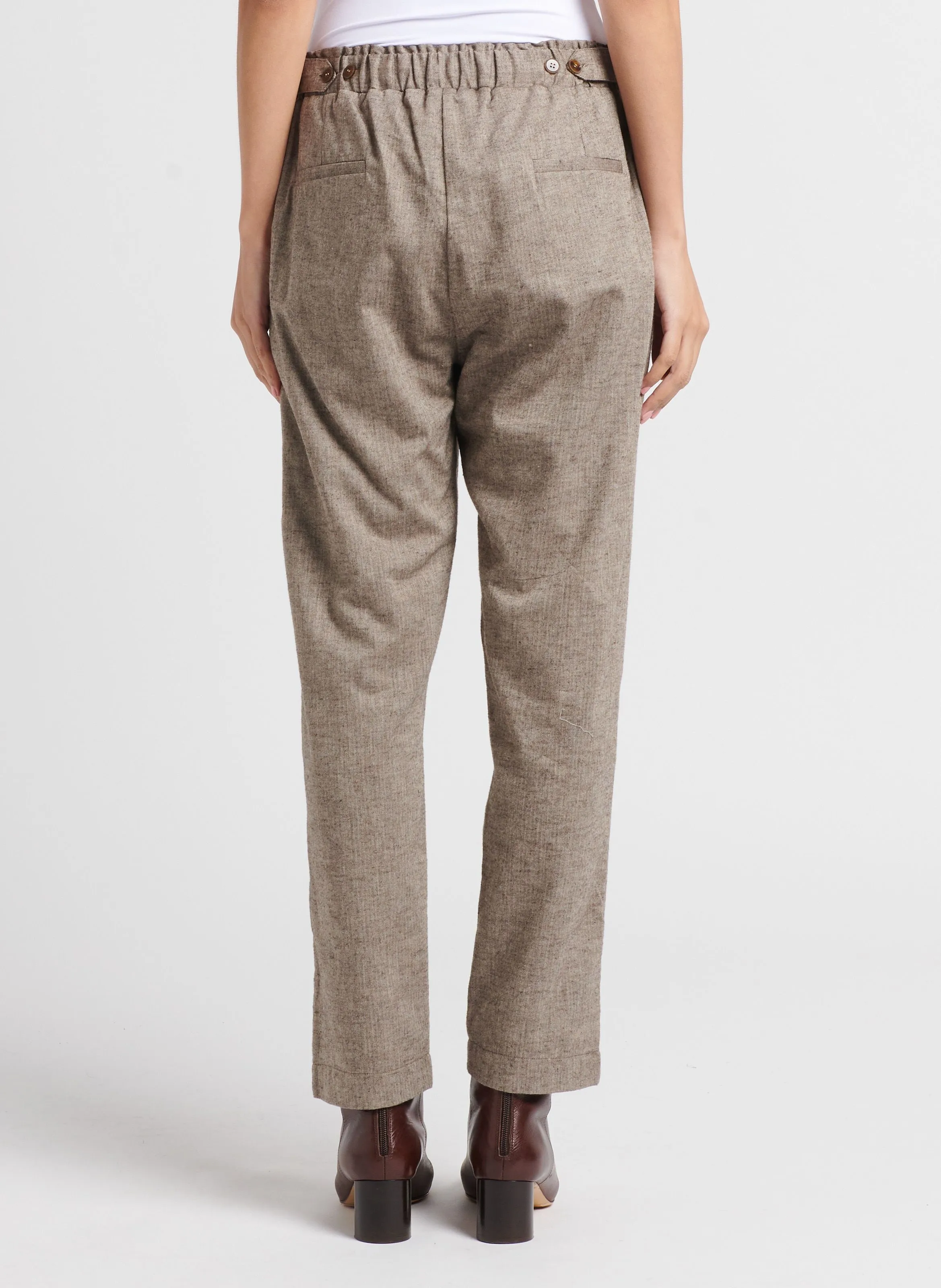ALFRED  PANTALóN DE ALGODóN CON PINZAS EN BEIGE