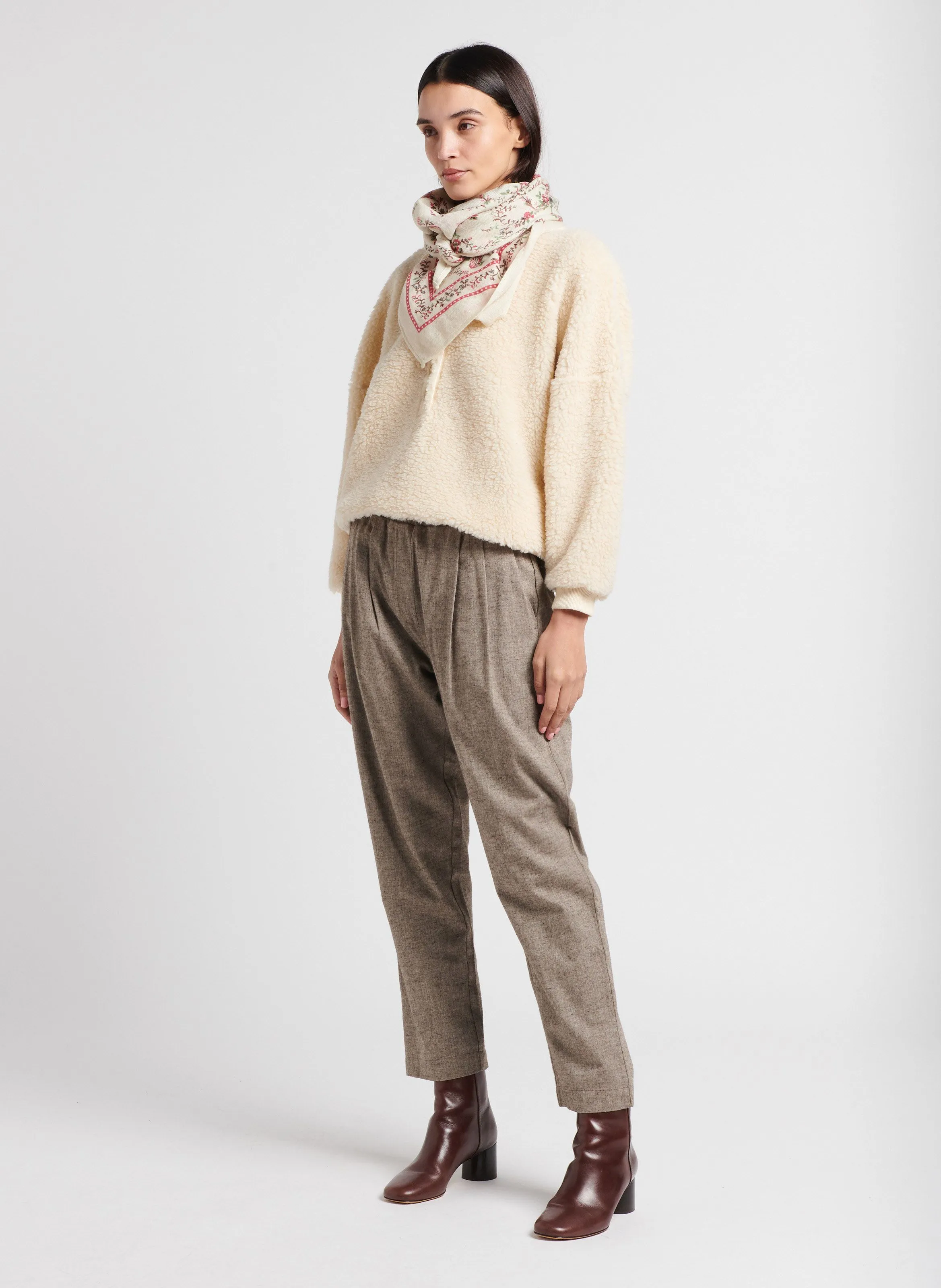 ALFRED  PANTALóN DE ALGODóN CON PINZAS EN BEIGE