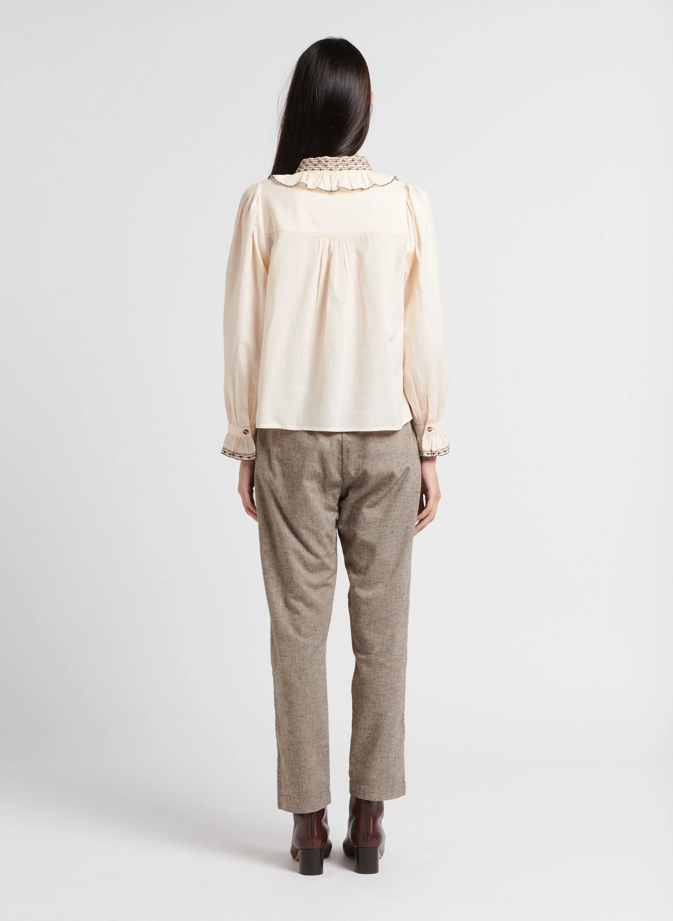 ALFRED  PANTALóN DE ALGODóN CON PINZAS EN BEIGE