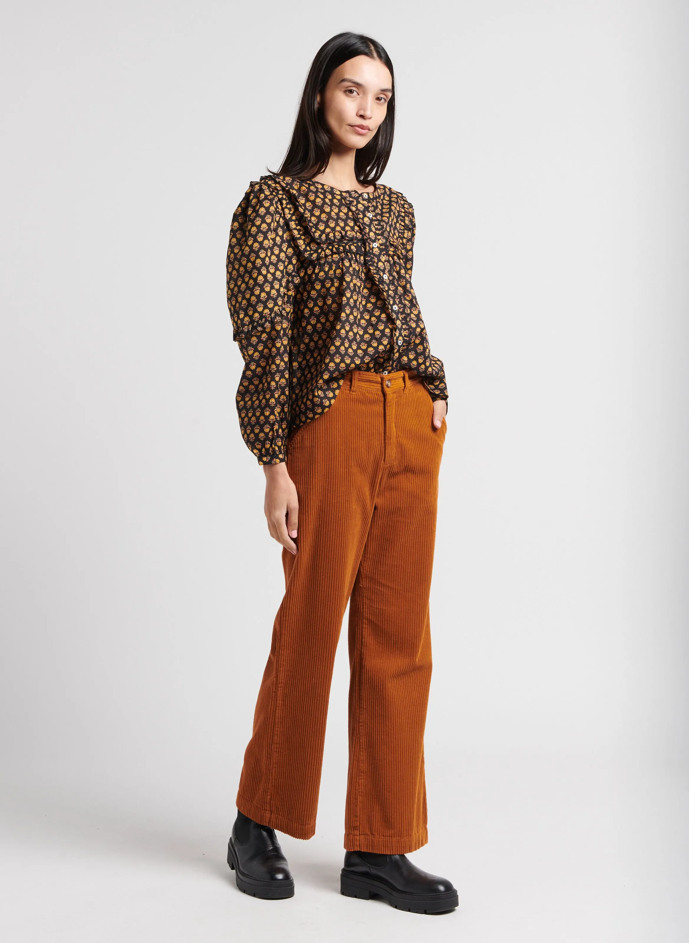 ANELLE  PANTALóN DE PANA EN MARRON