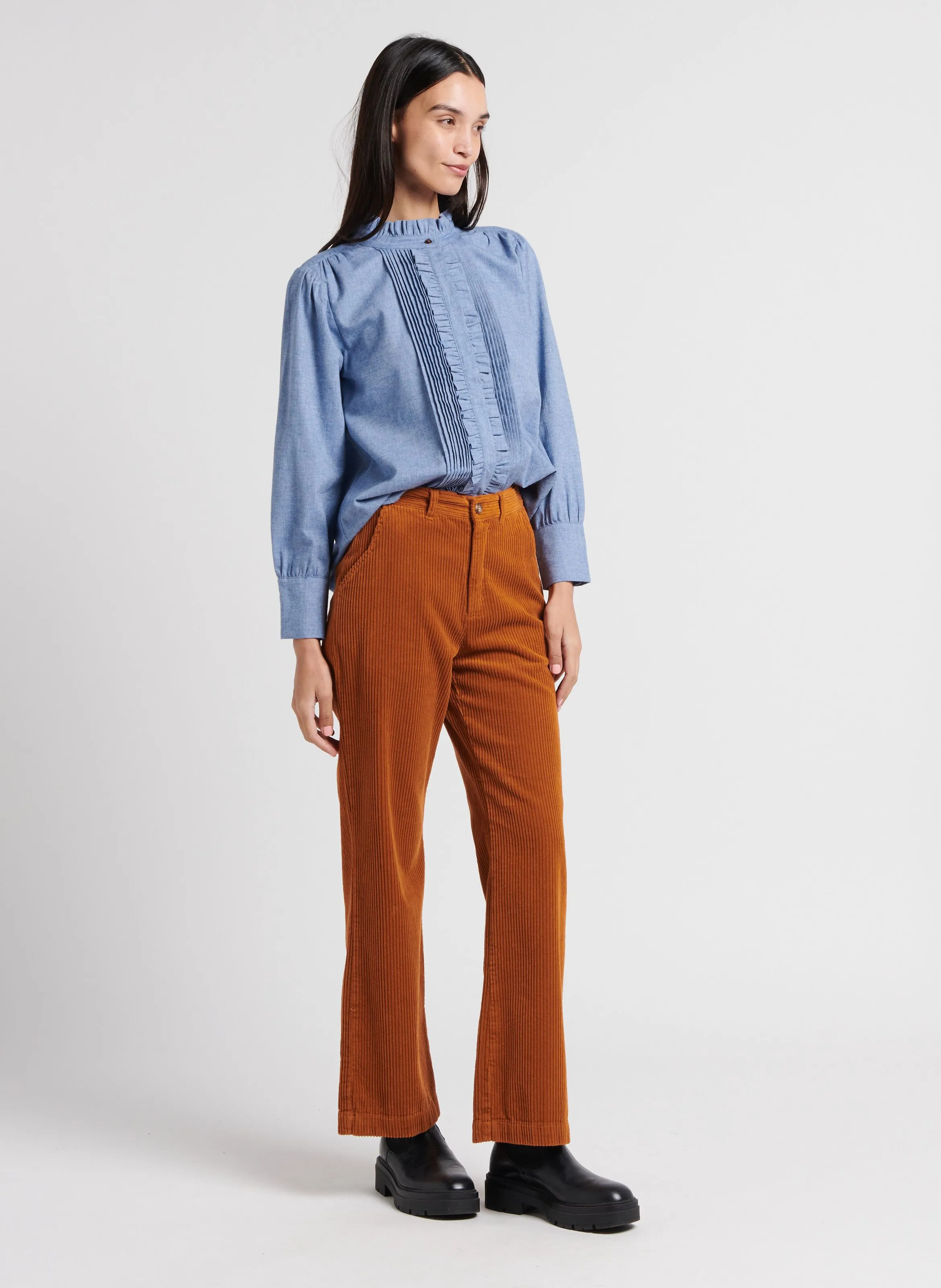 ANELLE  PANTALóN DE PANA EN MARRON