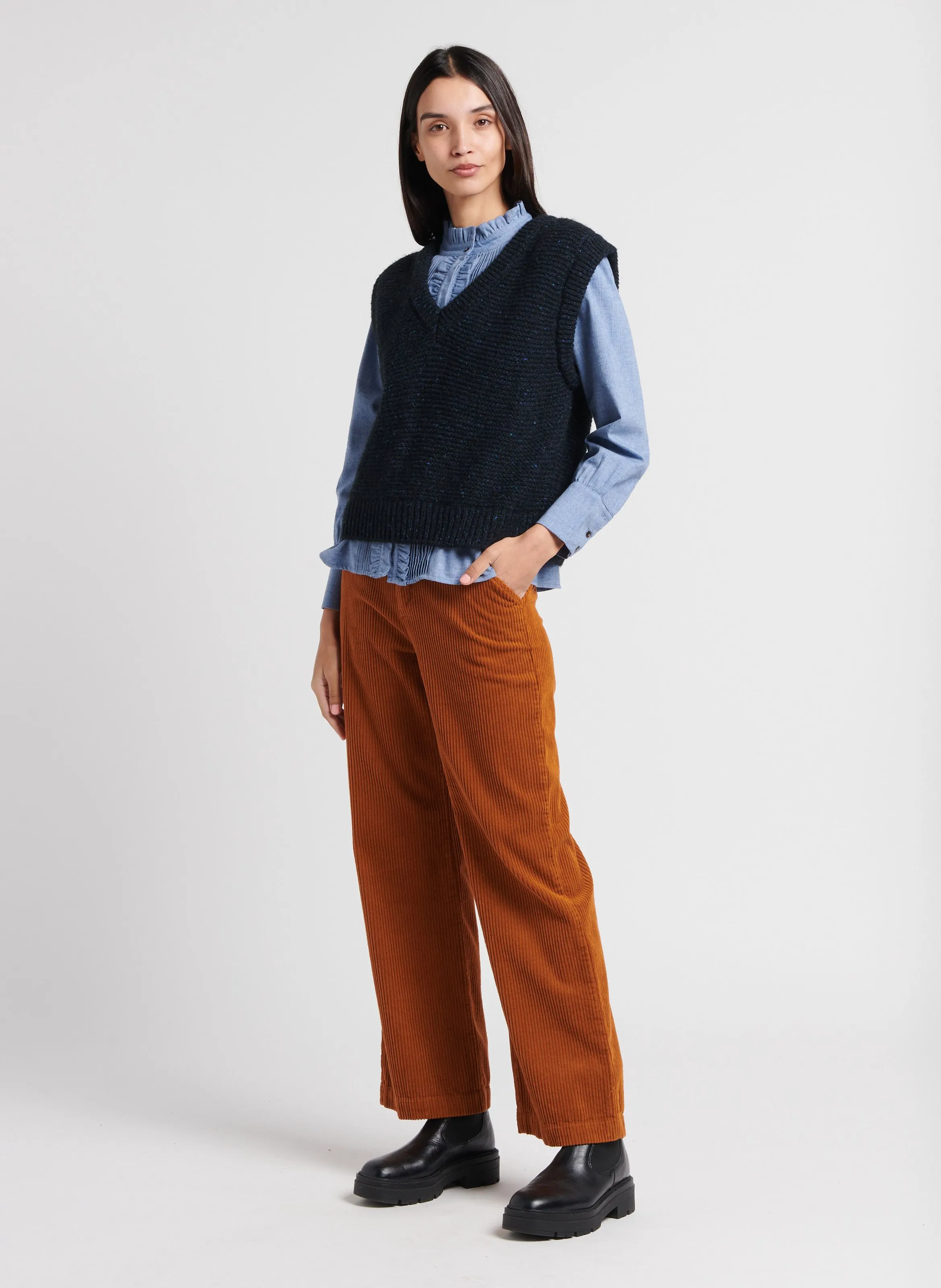 ANELLE  PANTALóN DE PANA EN MARRON