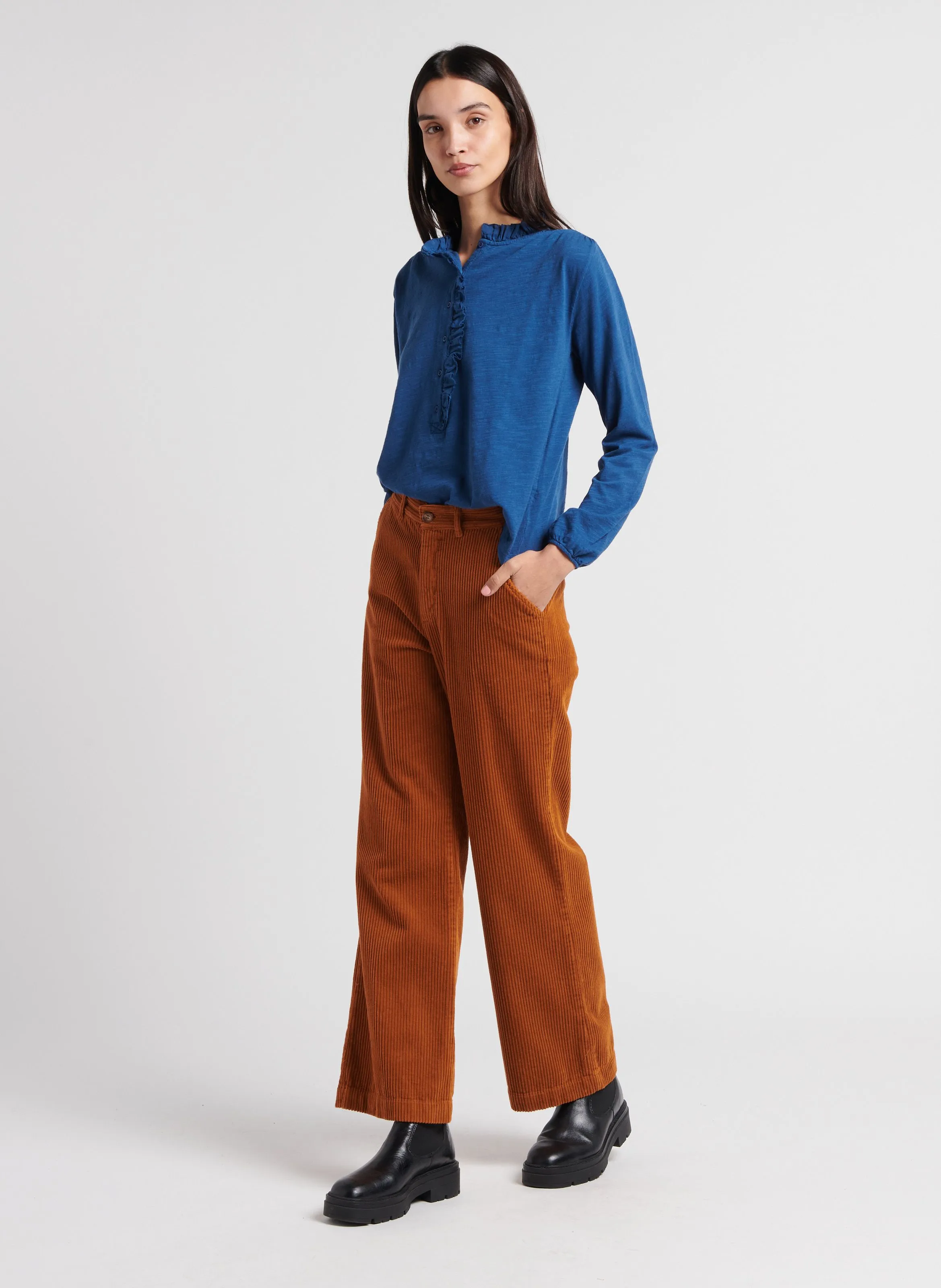 ANELLE  PANTALóN DE PANA EN MARRON