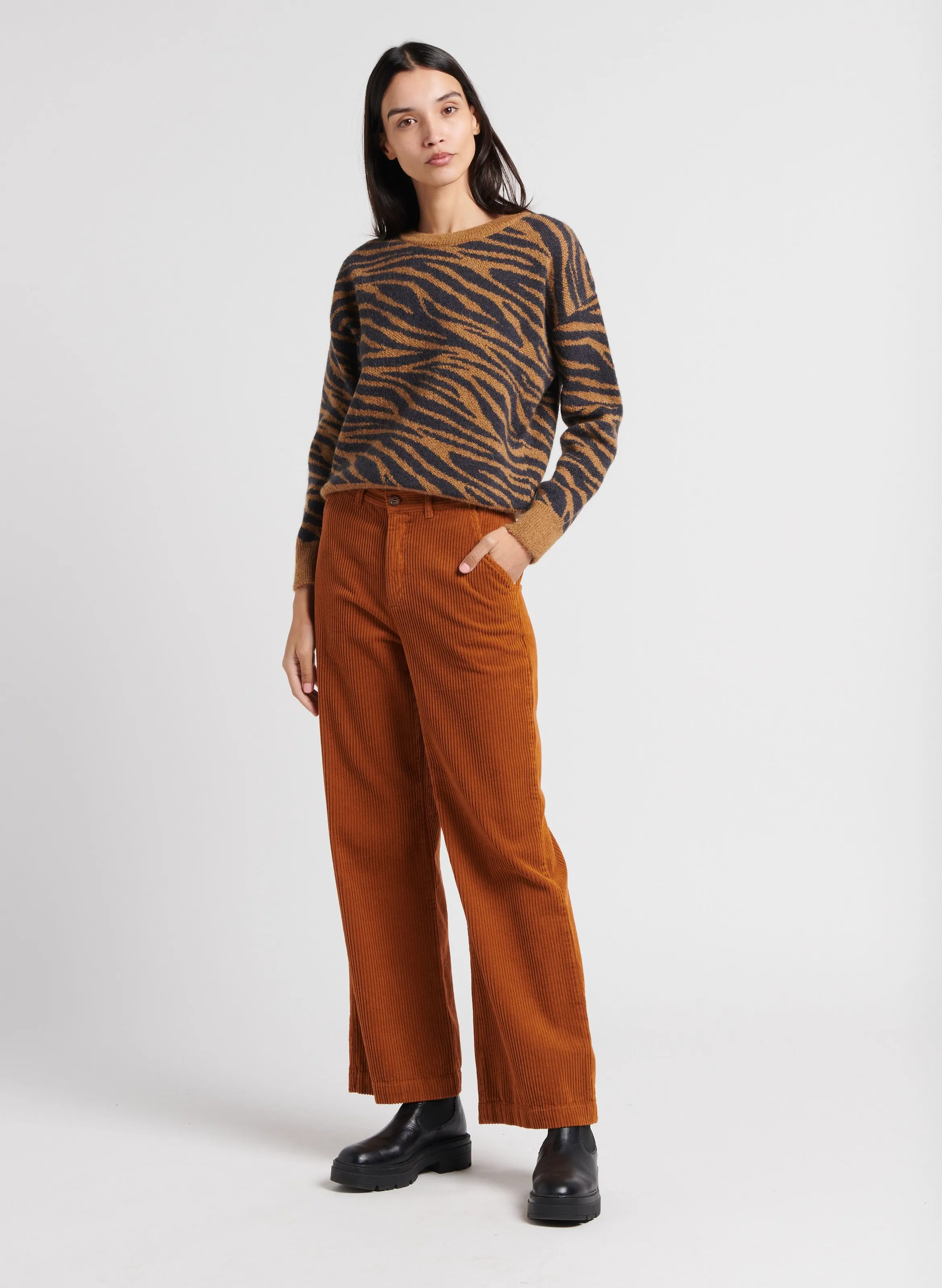 ANELLE  PANTALóN DE PANA EN MARRON