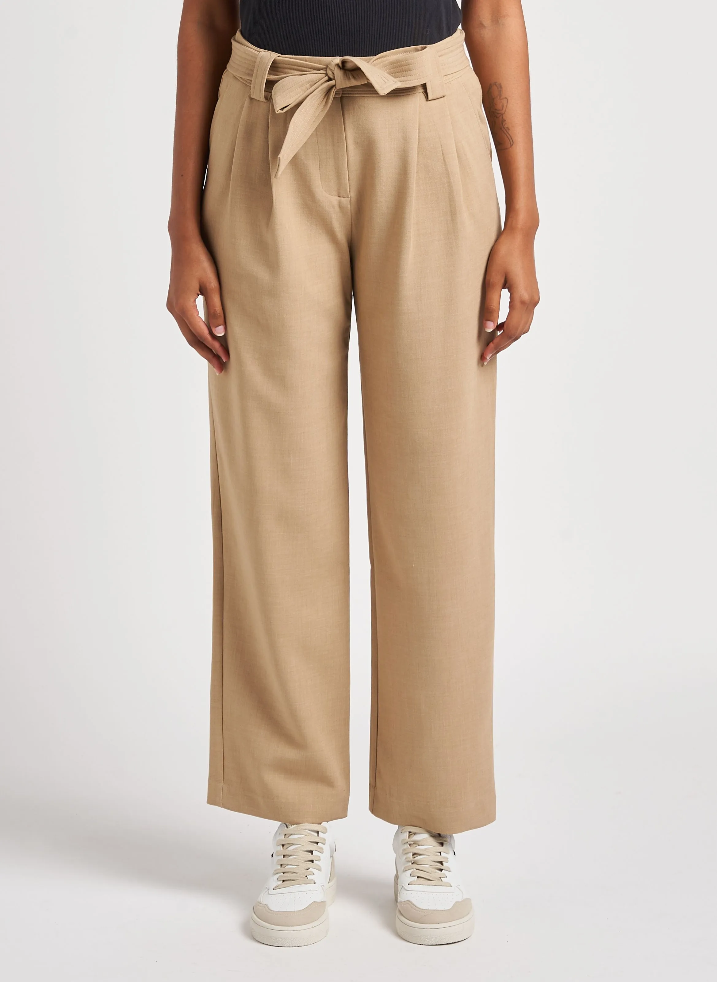 BERENICE PASCALINE  PANTALóN RECTO DE TALLE ALTO EN BEIGE