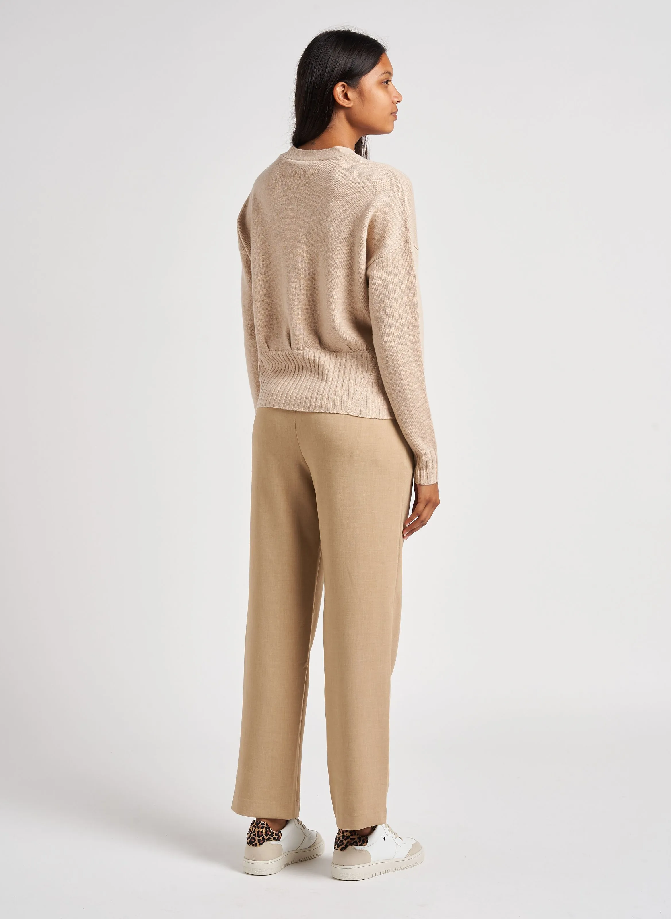 BERENICE PASCALINE  PANTALóN RECTO DE TALLE ALTO EN BEIGE