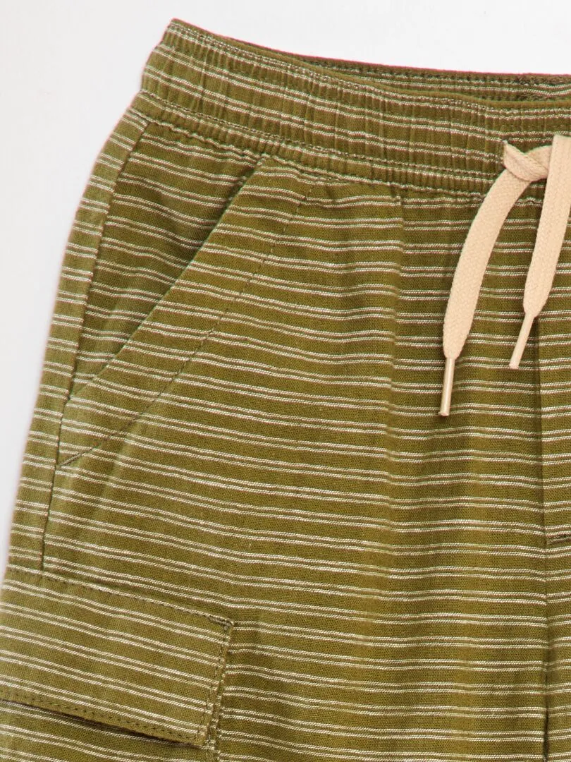 BERMUDAS CON MúLTIPLES BOLSILLOS  KAKI