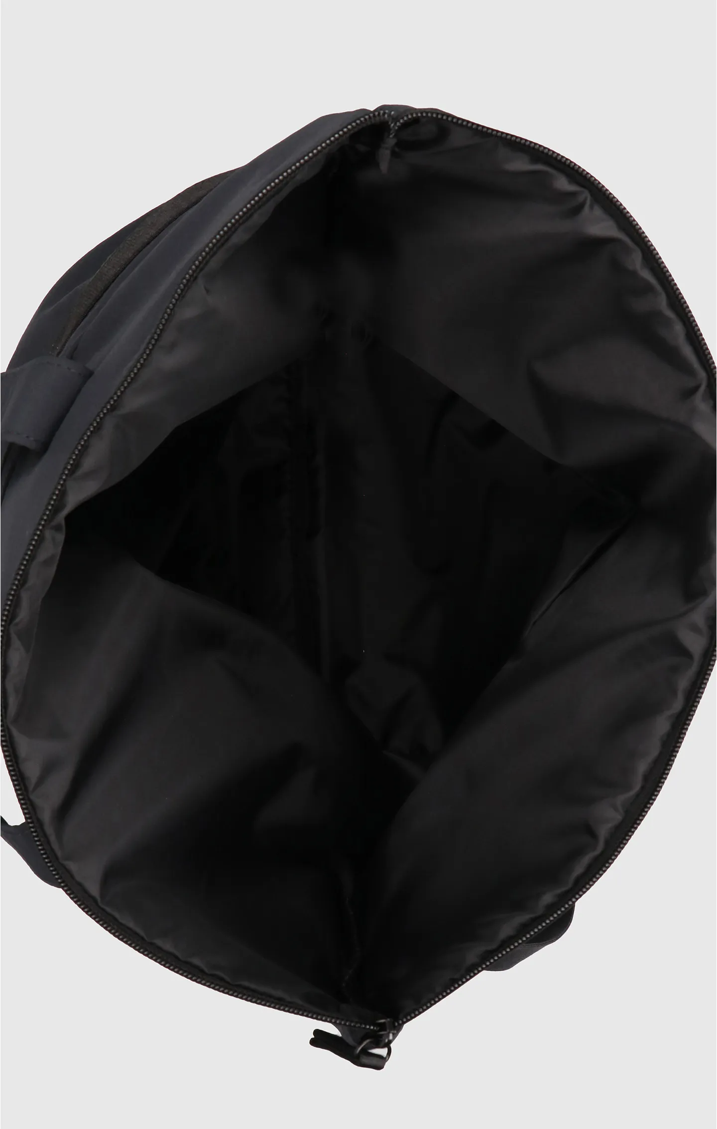 Bolso de mano con múltiples bolsillos
