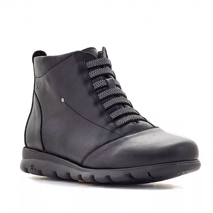 Botines planos Fluchos negros con elástico y detalle metálico