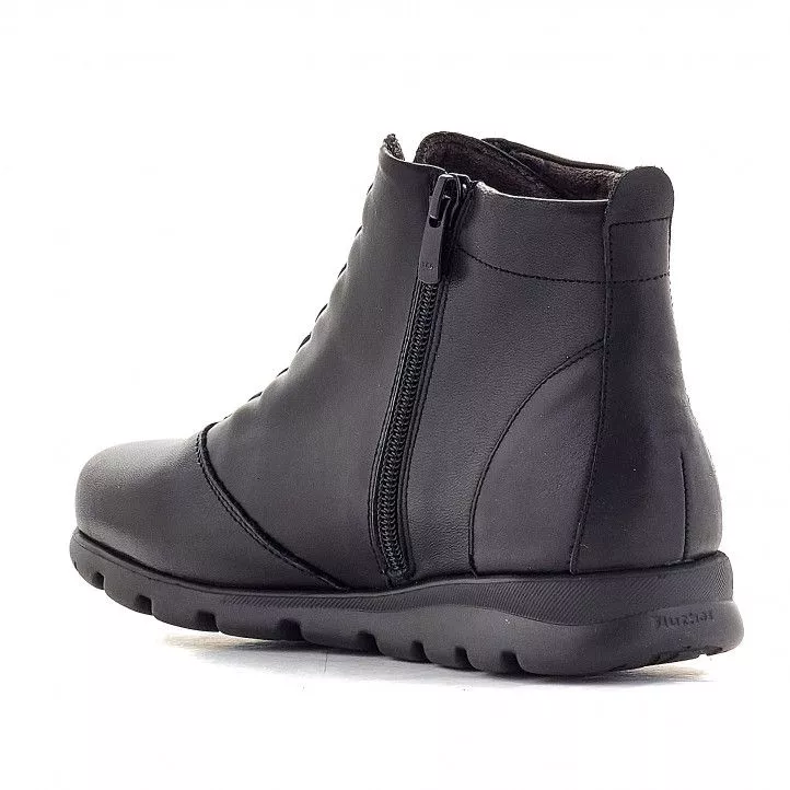 Botines planos Fluchos negros con elástico y detalle metálico