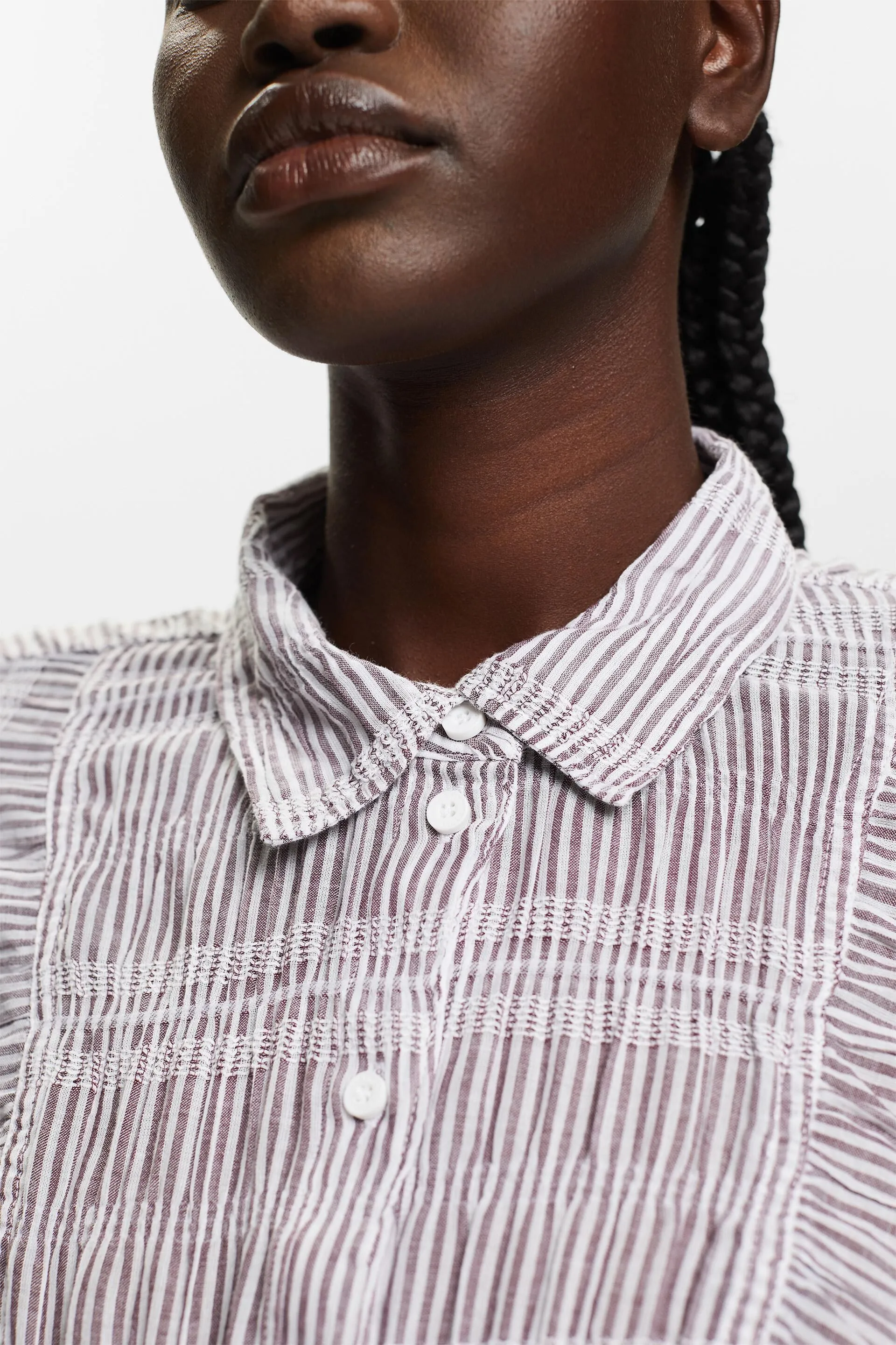 Camisa corta con detalle anudado
