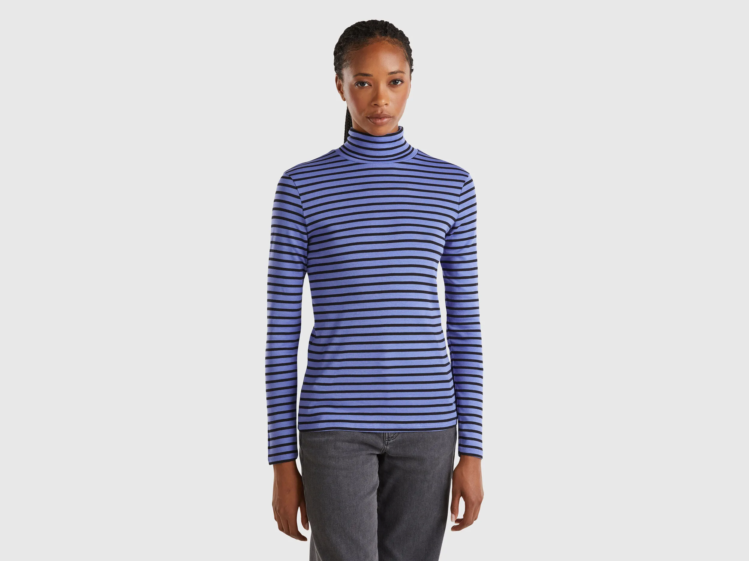Camiseta de rayas con cuello alto