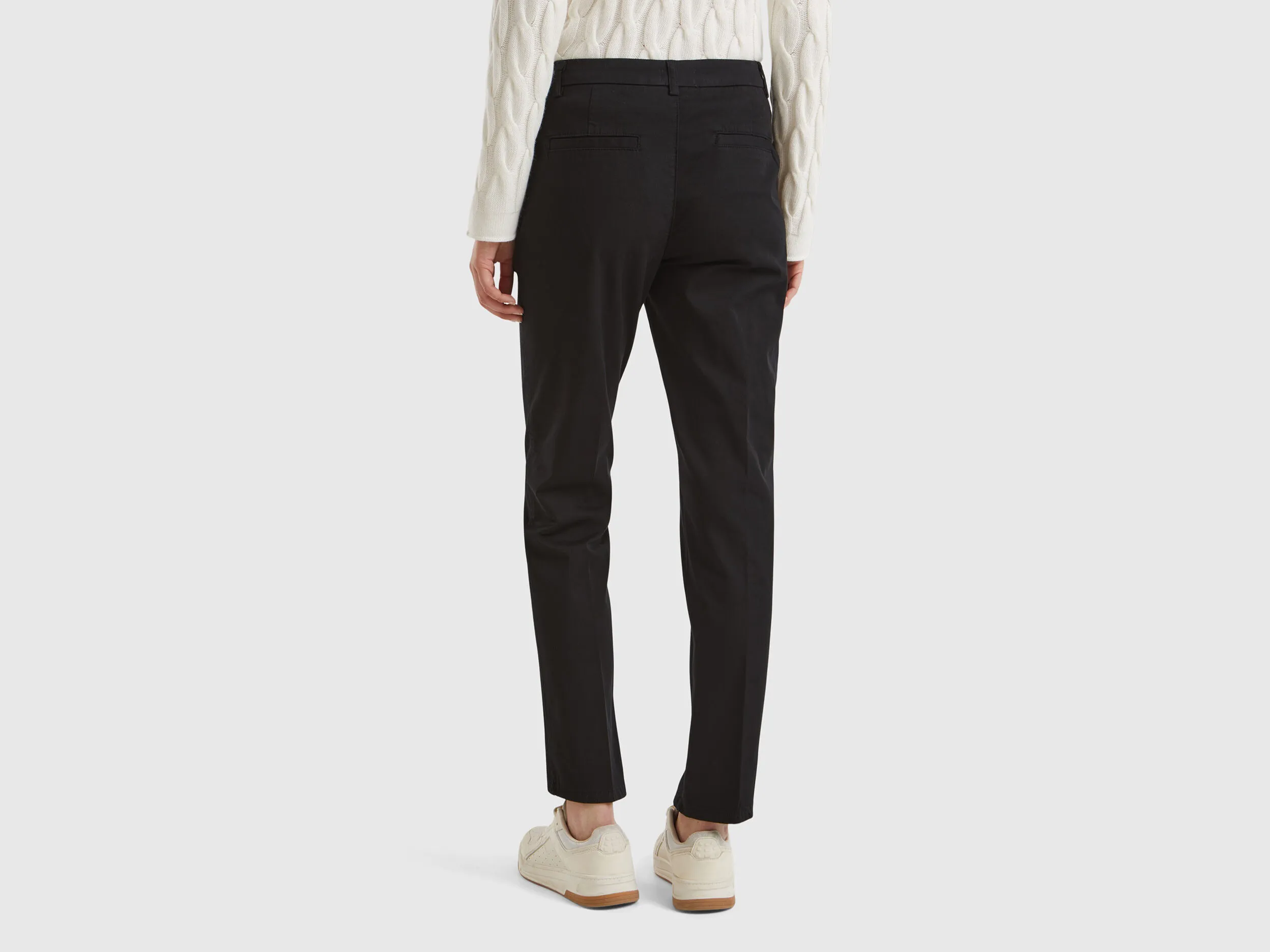 Chinos slim fit de algodón negro