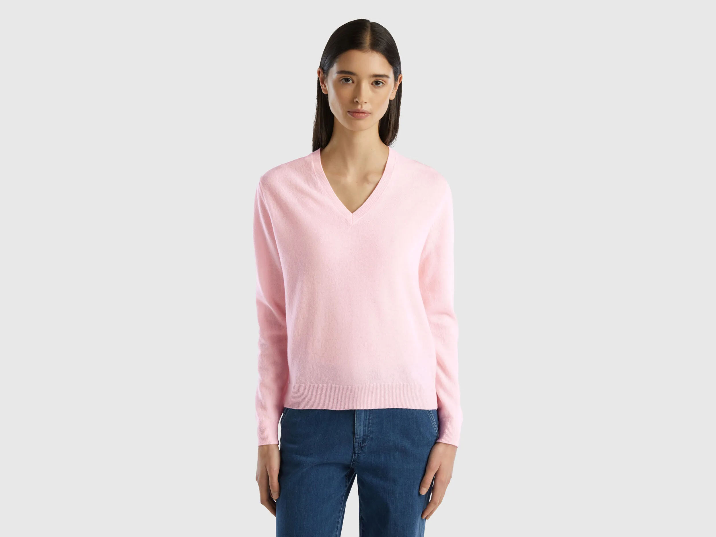 Jersey con escote de pico rosa claro de pura lana merina