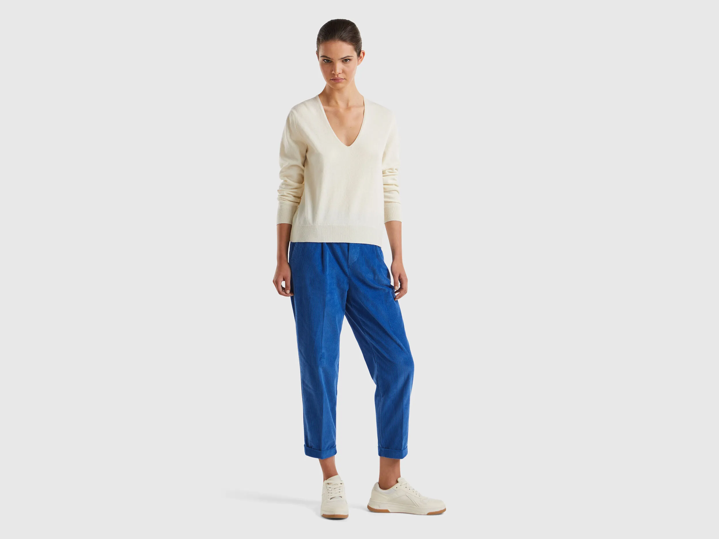 Jersey crema cuello en V en pura lana merina