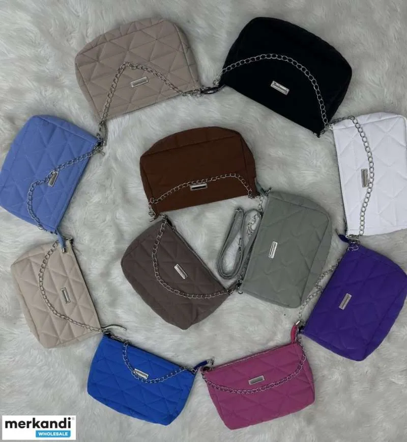 Los bolsos de mujer con excelente mano de obra y un toque de estilo moderno están disponibles en diferentes variantes de color.