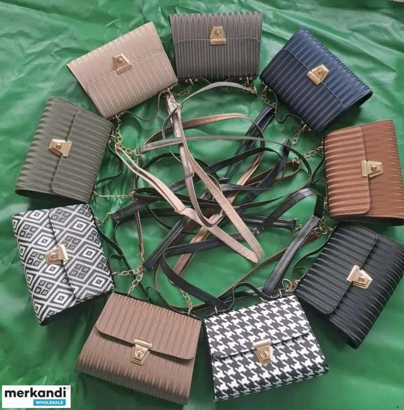 Los bolsos de mujer con excelente mano de obra y un toque de estilo moderno están disponibles en diferentes variantes de color.