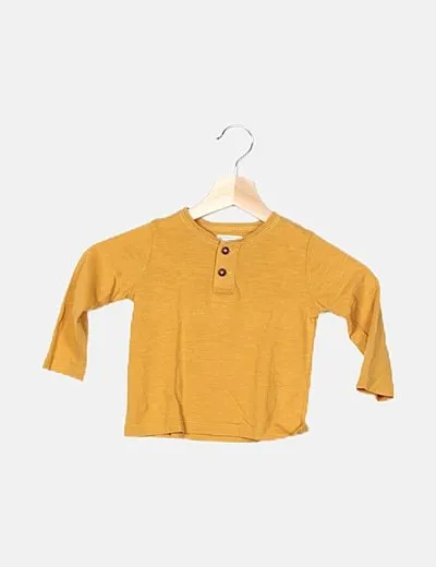 Mango Camiseta mostaza botones