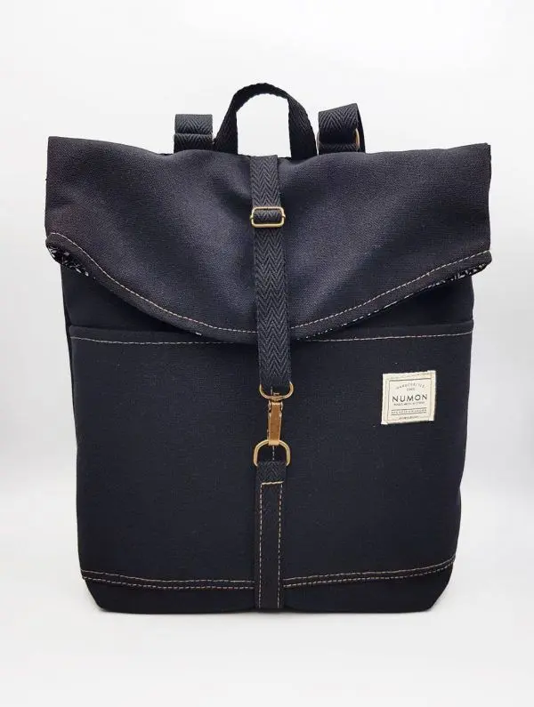 Mochila reciclada impermeable negra