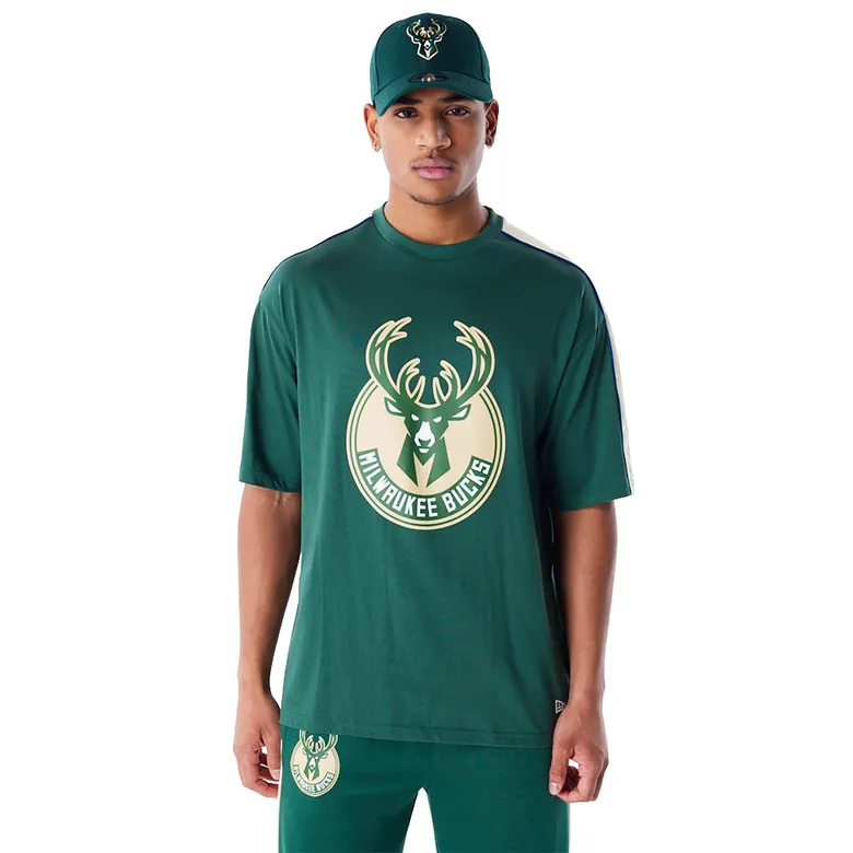 NEW ERA NBA MILWAUKEE BUCKS PANEL OVERSIZED TSHIRT