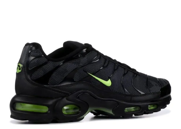 NIKE AIR MAX PLUS