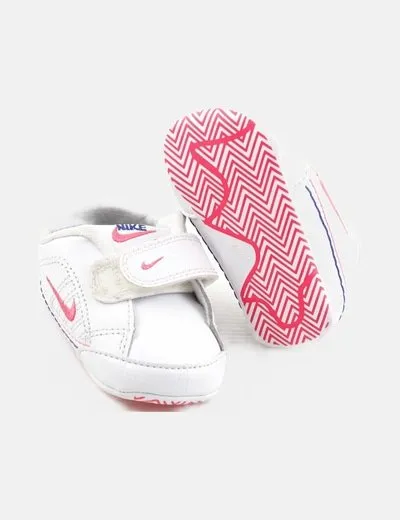 Nike Deportiva blanca logo