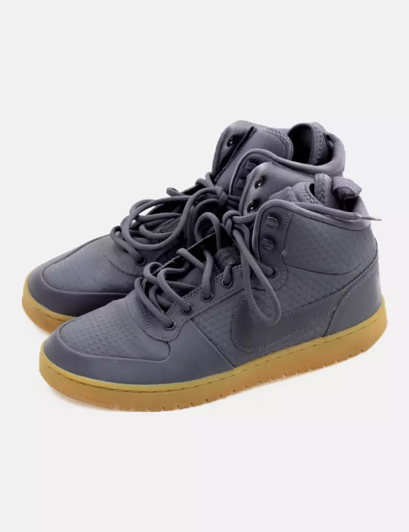 Nike Sneaker alta gris