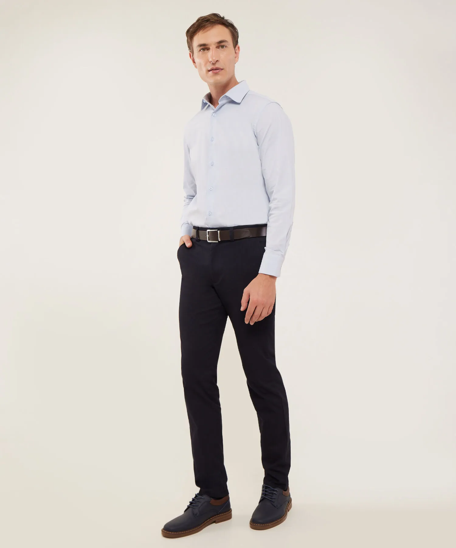 PANTAL&OACUTE;N TIPO CHINO CON BOLSILLOS