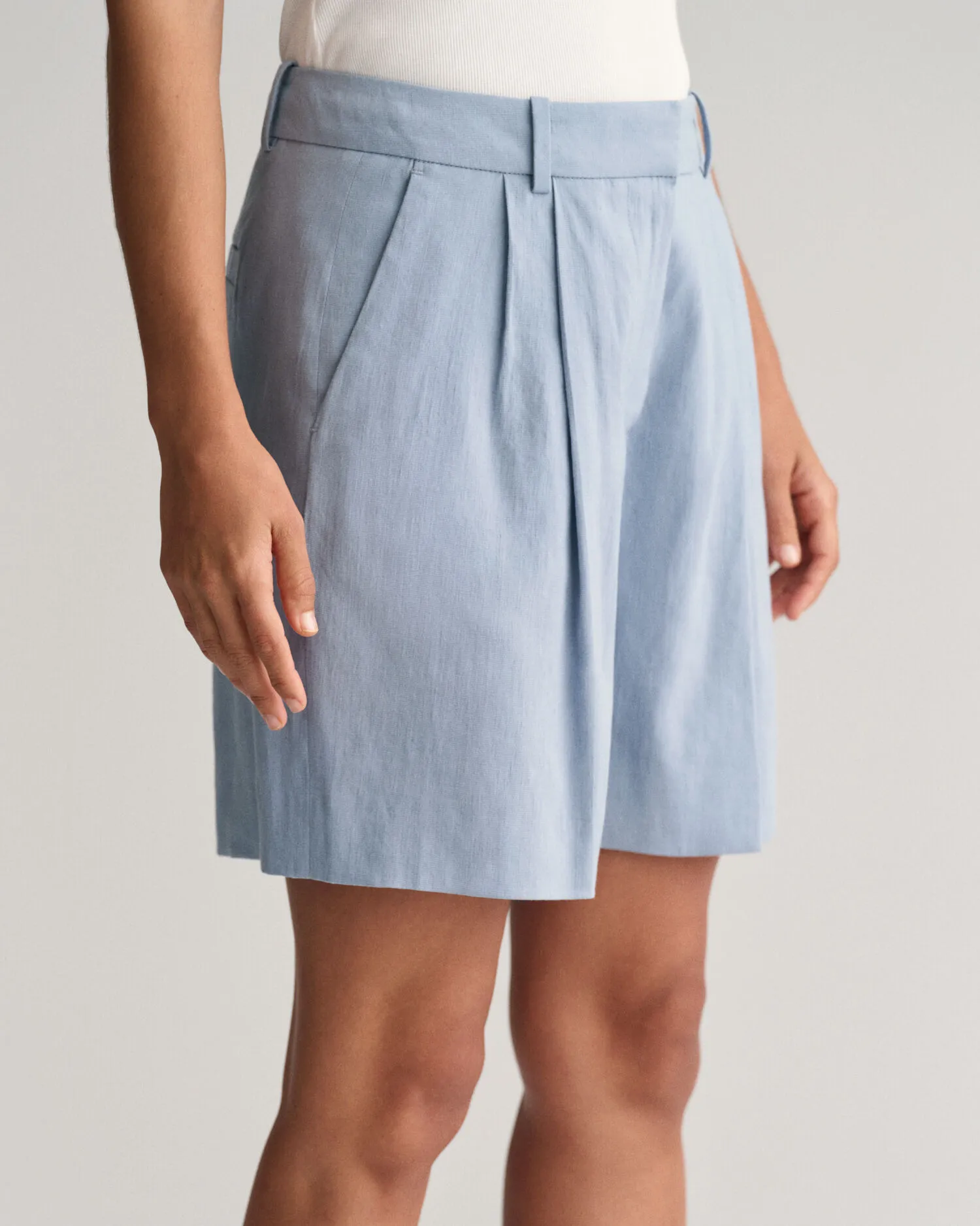 Pantalones cortos de vestir en lino elástico