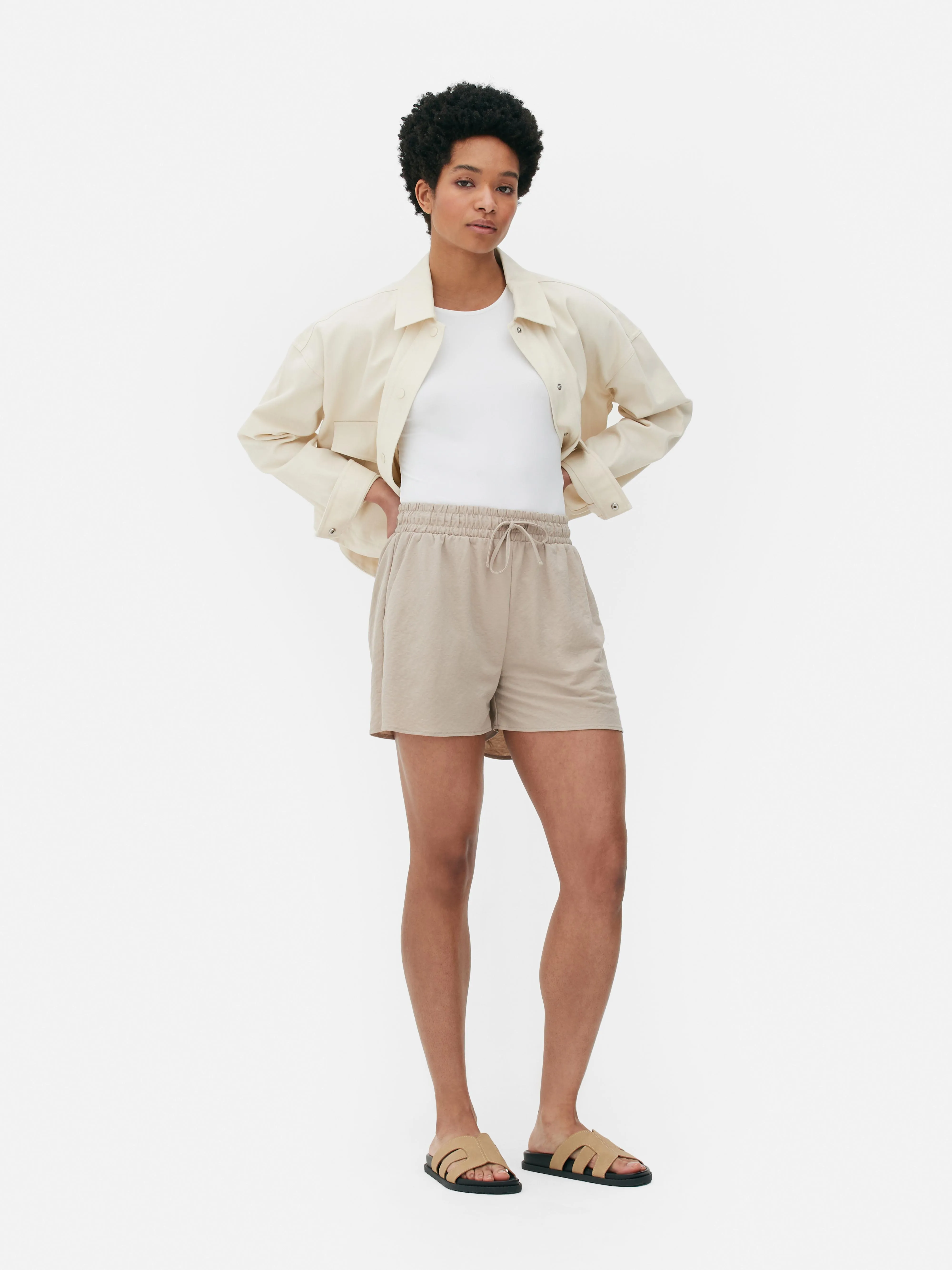 Pantalones cortos texturizados con cordón de ajuste