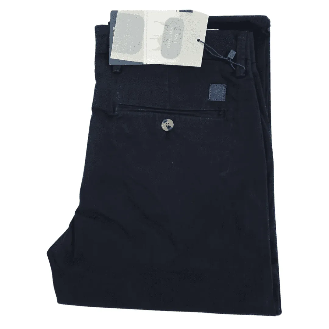 Pantalón chino color negro