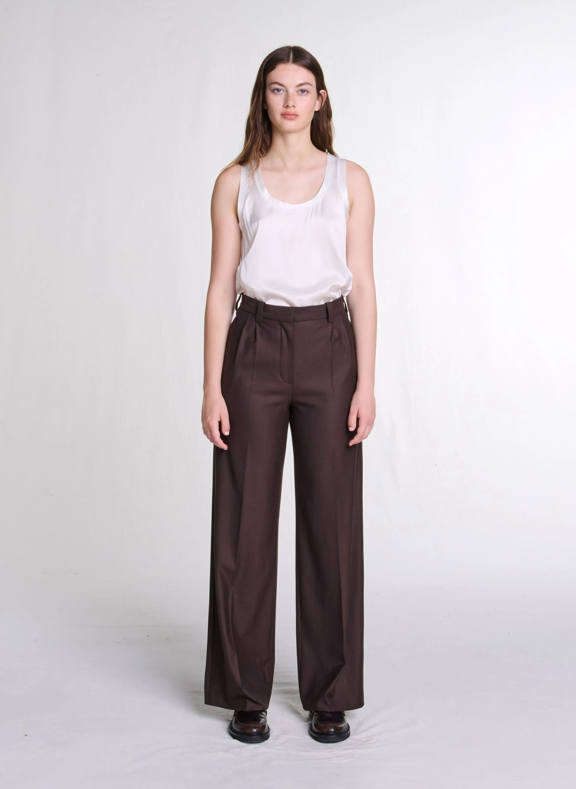 Pantalón de pinzas en marron