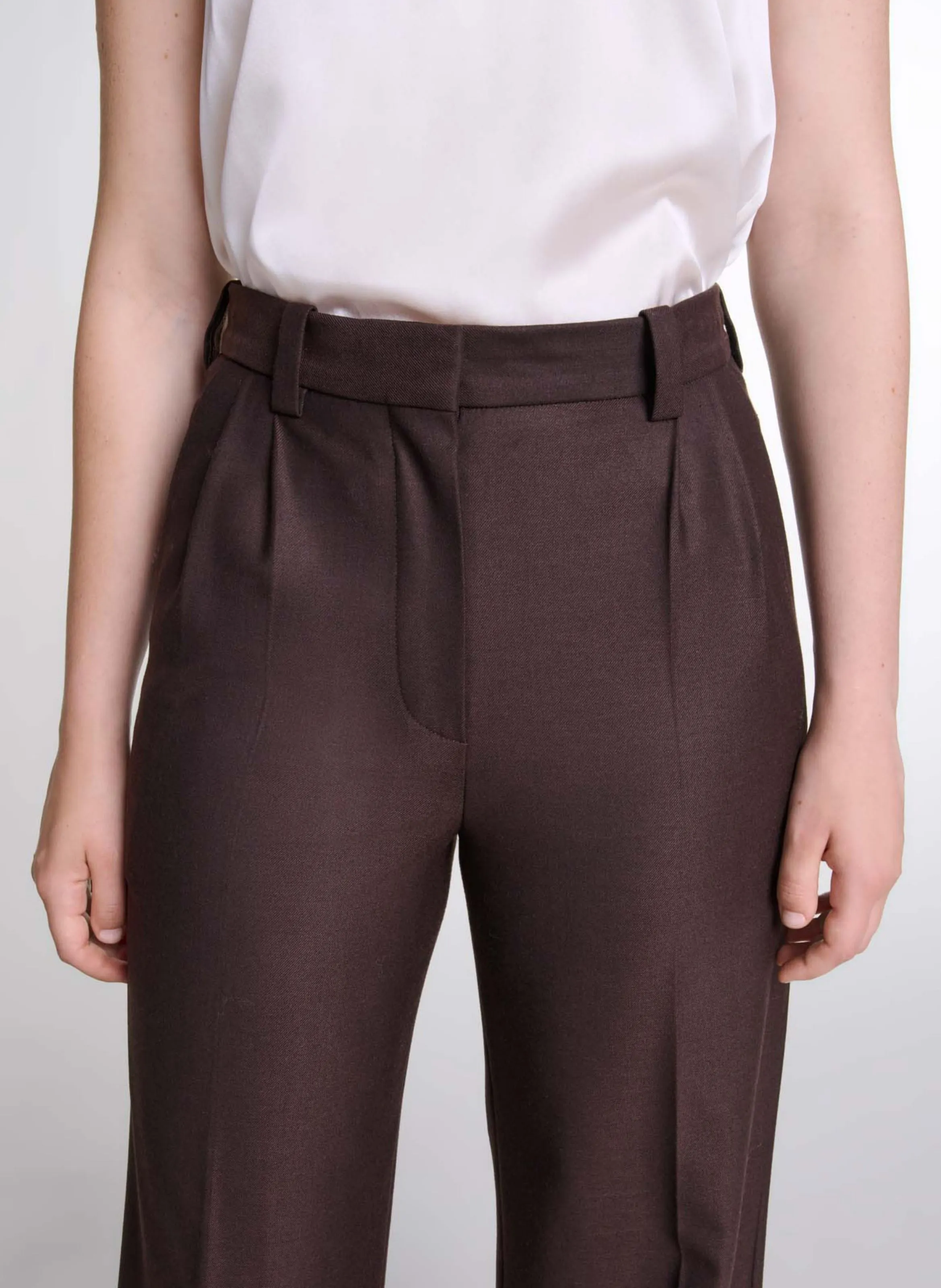 Pantalón de pinzas en marron