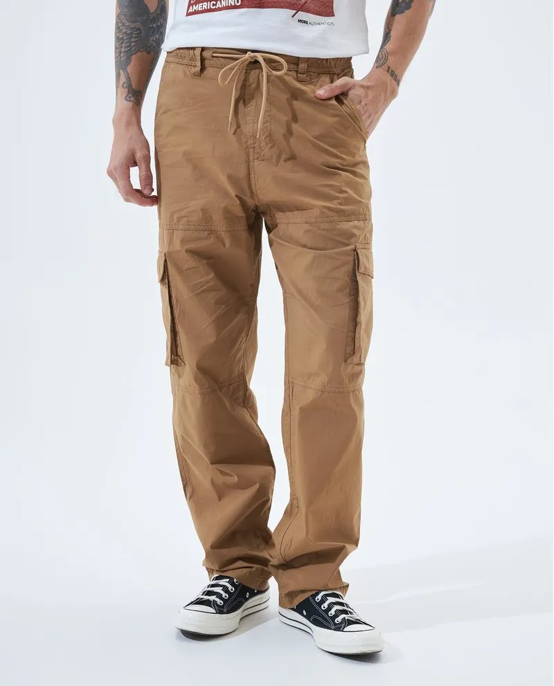 Pantalón tipo cargo para hombre