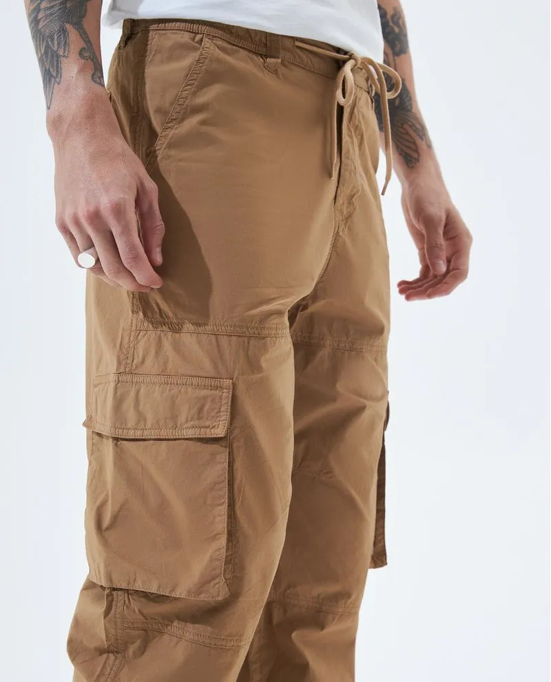 Pantalón tipo cargo para hombre