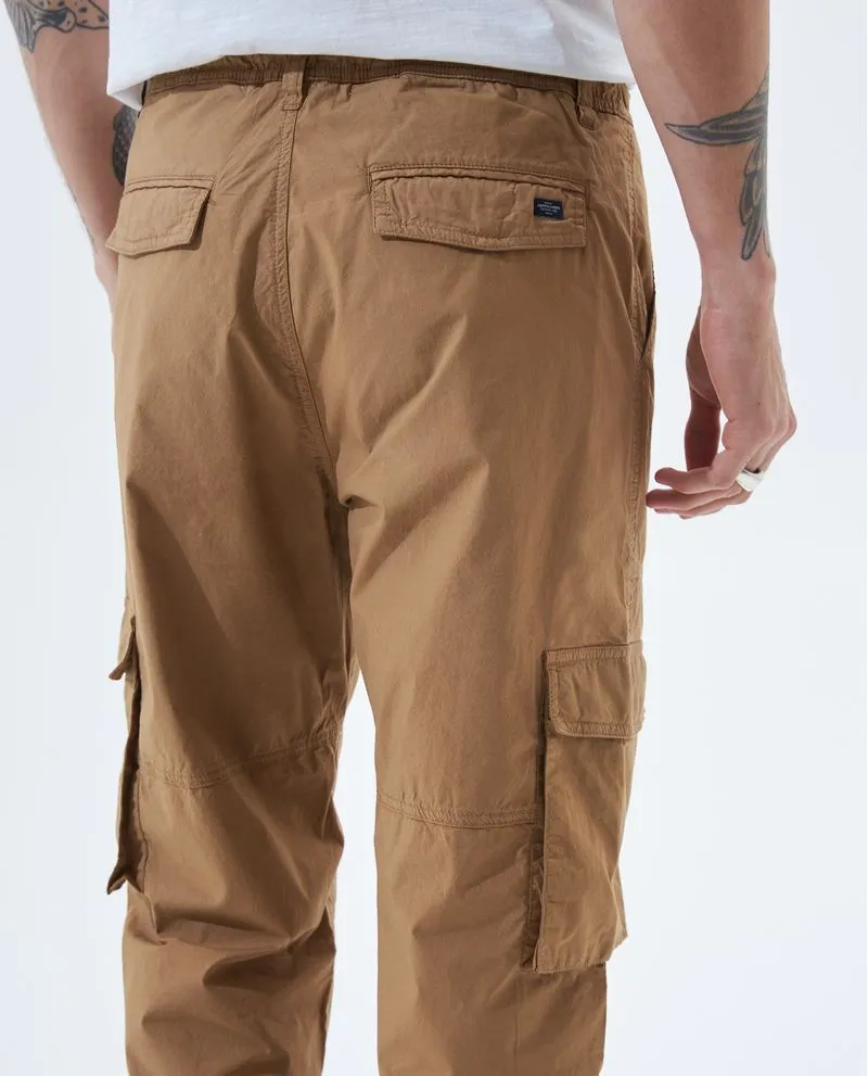 Pantalón tipo cargo para hombre