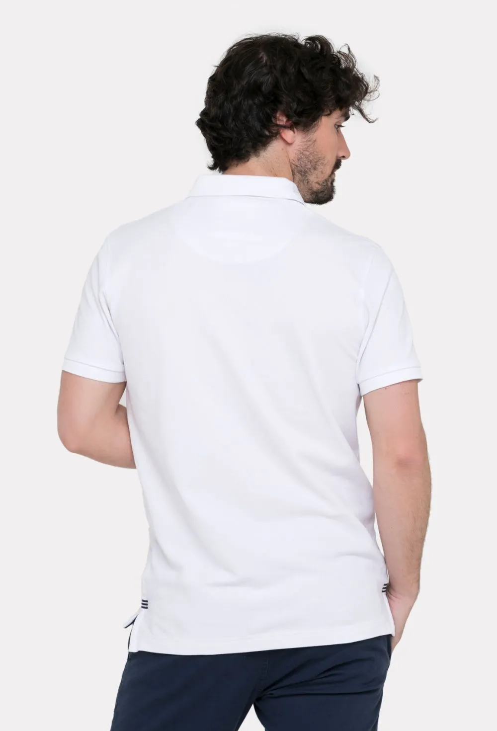 Polo clásico de verano blanco