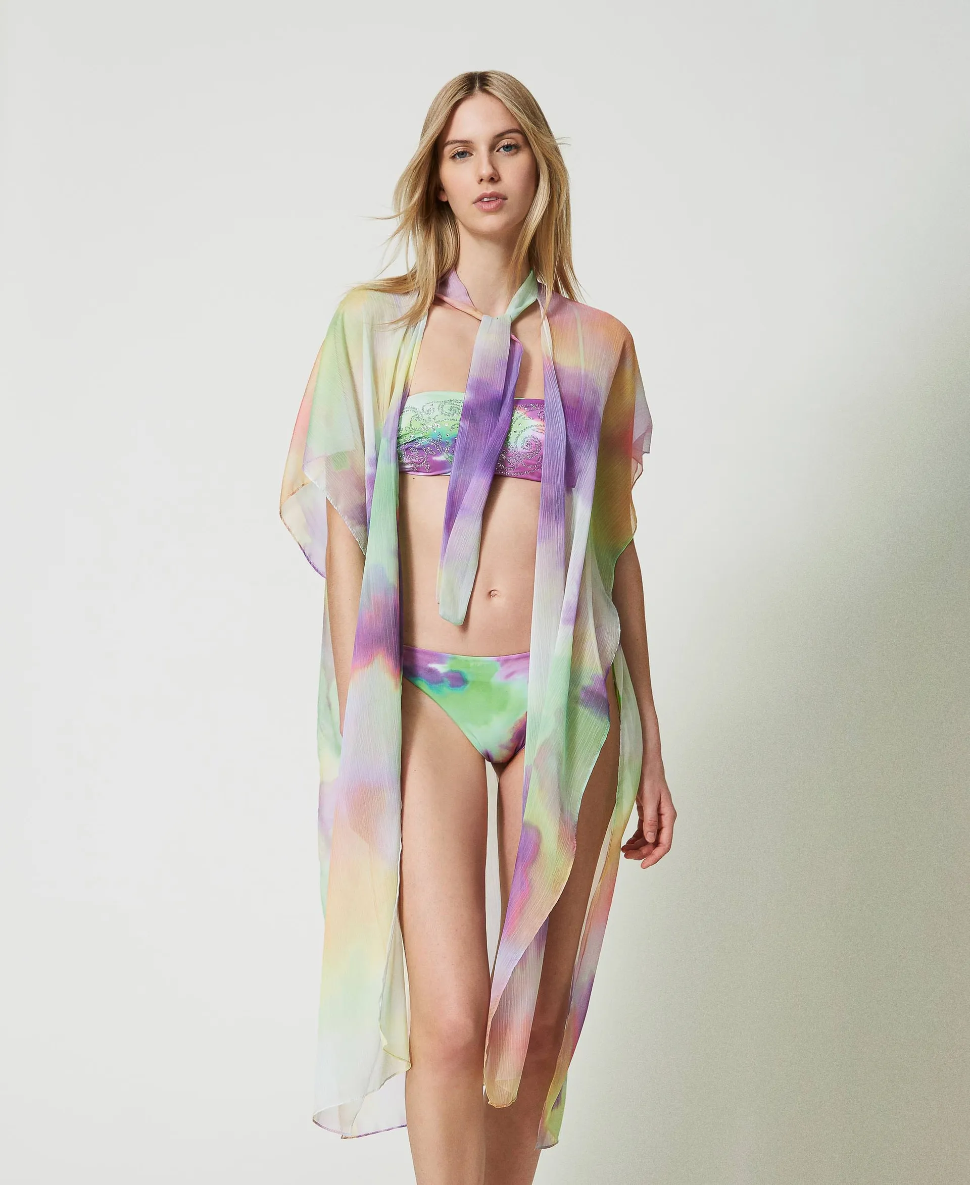 PONCHO DE ORGANZA CON ESTAMPADO TIEDYE