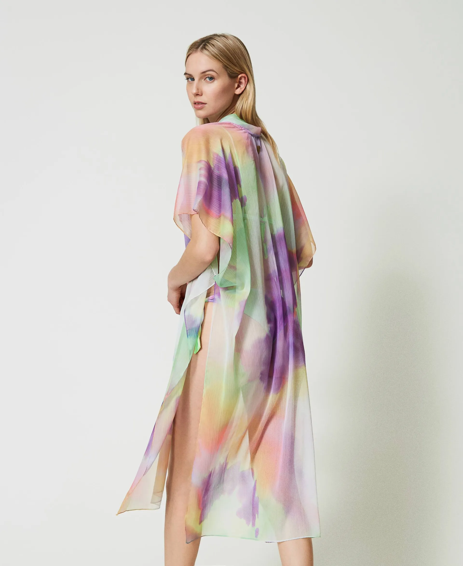 PONCHO DE ORGANZA CON ESTAMPADO TIEDYE