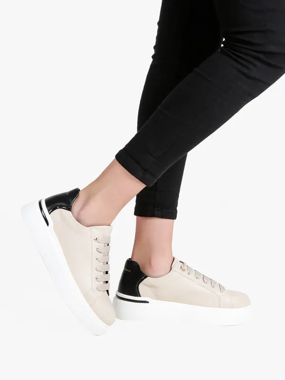 Queen Helena Zapatillas de mujer con cordones y suela alta.