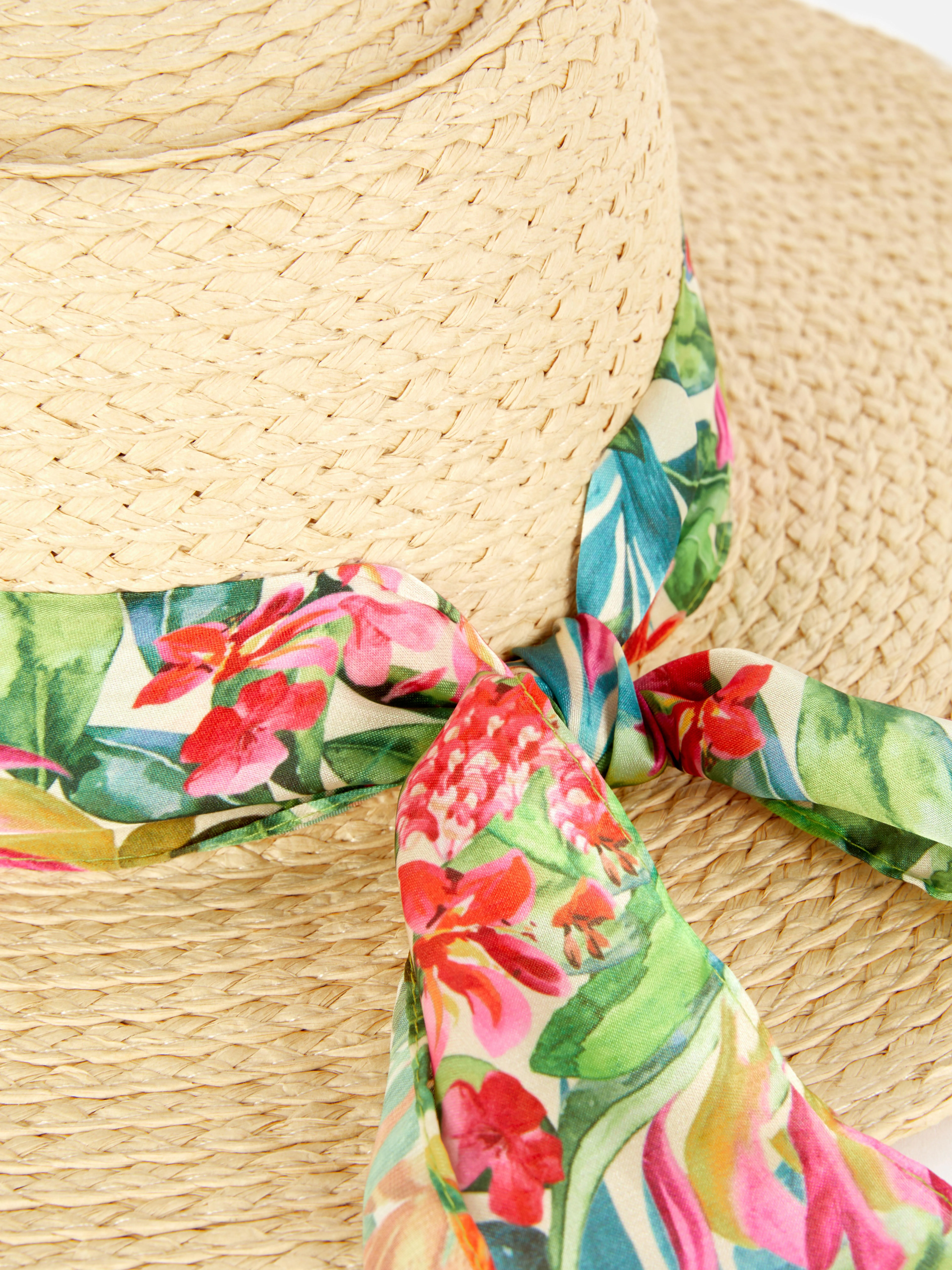 Sombrero de paja con banda floral