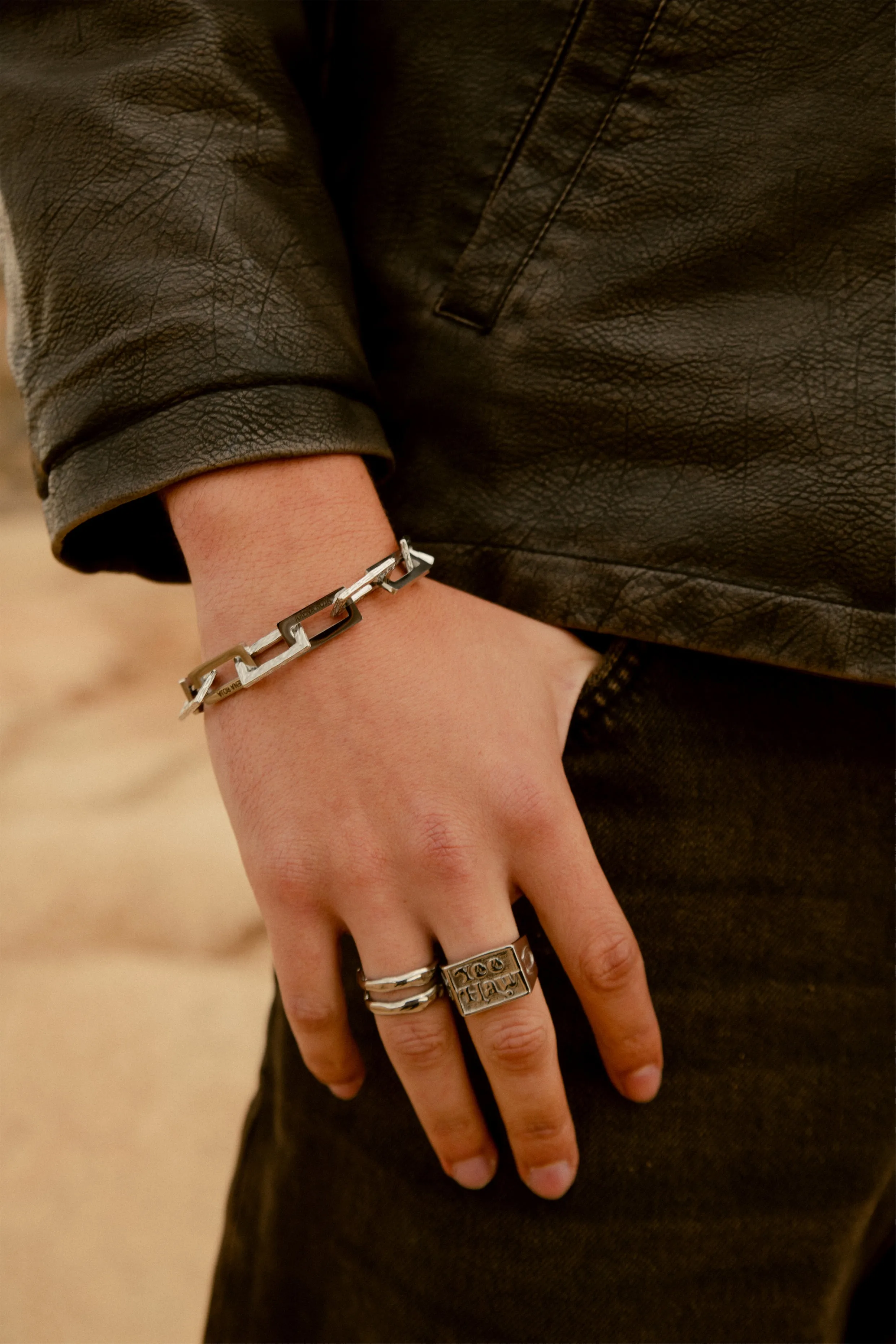 THE FRONTIER RING PLATA