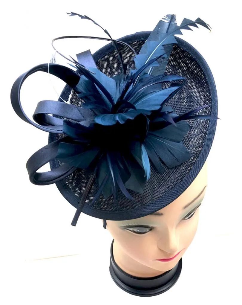 TOCADOS BODA AZULES MARINO CON ELEGANTE DISEÑO DE PLUMAS