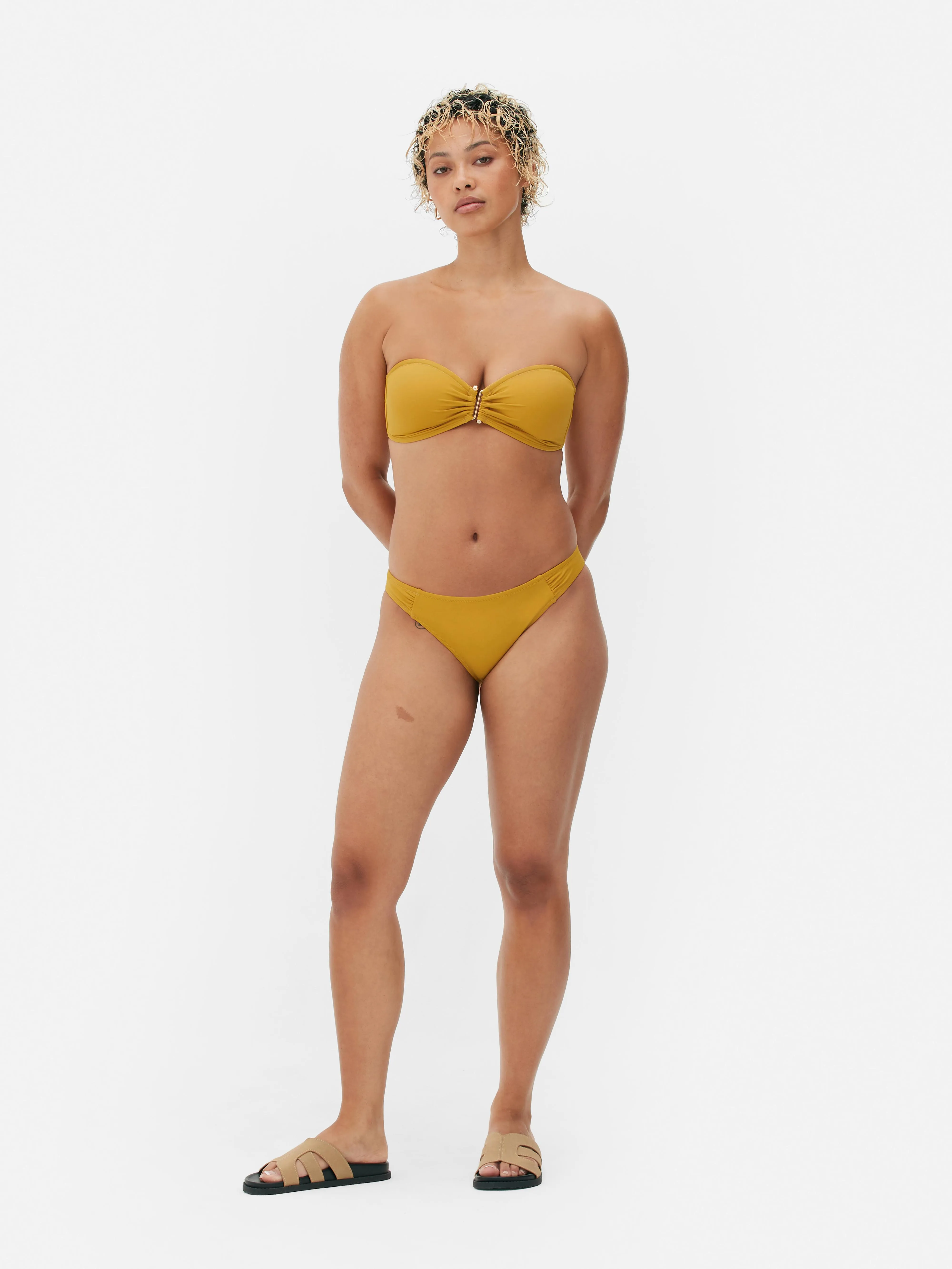 Top de bikini bandeau fruncido
