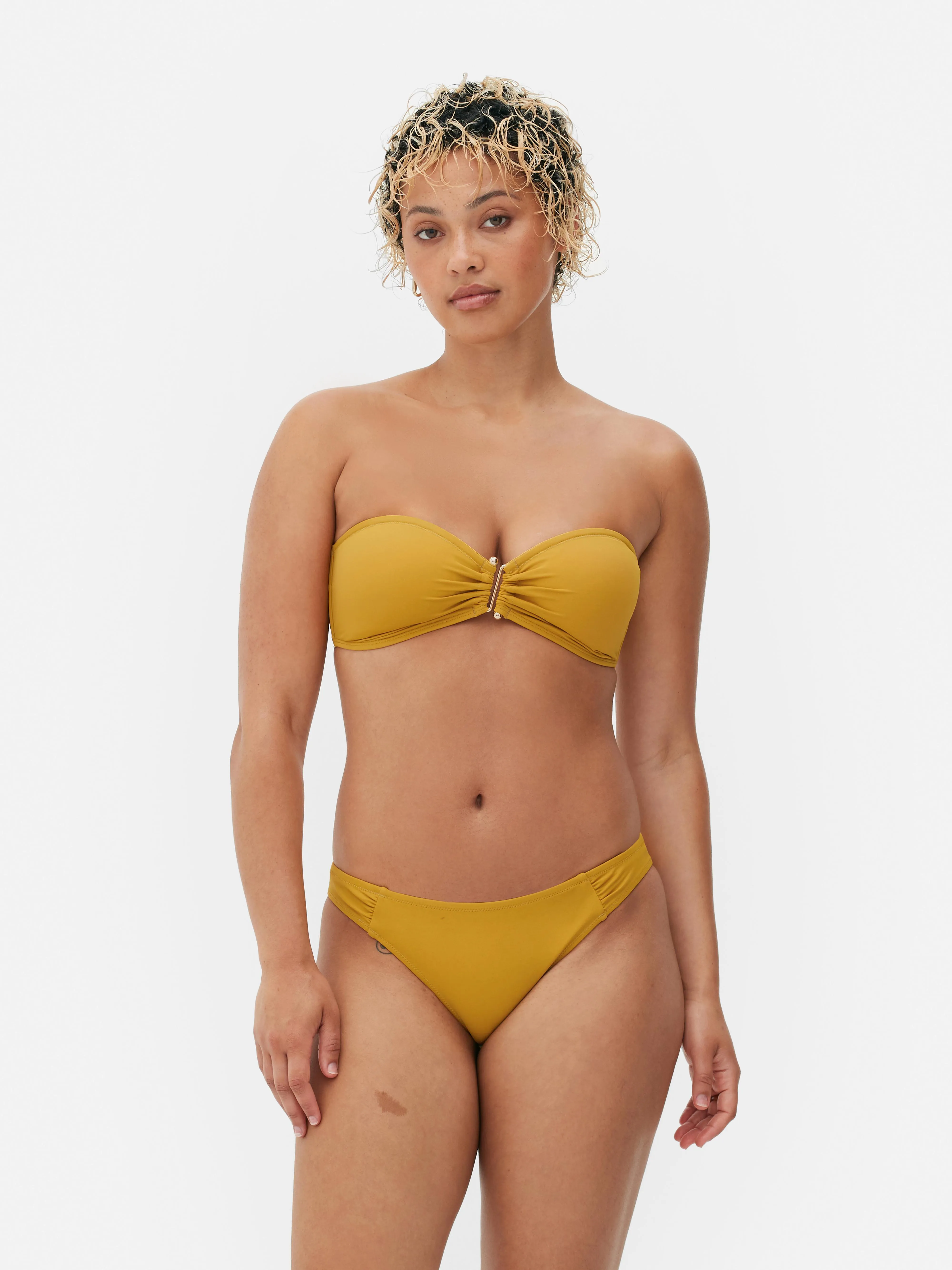 Top de bikini bandeau fruncido
