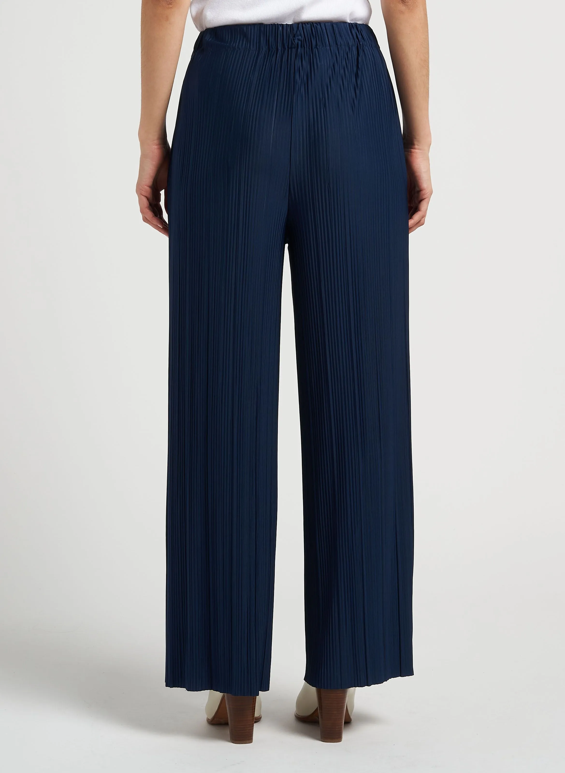 UMA  PANTALóN ANCHO PLISADO EN AZUL
